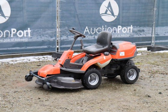 Husqvarna R320 AWD Ride-on Mower Petrol 10.2kW 2018 R320 AWD 2018 2 image 9