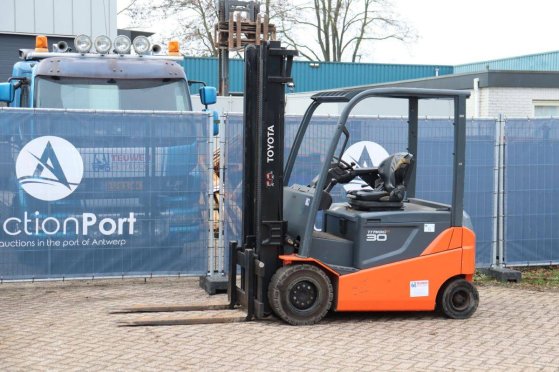 Toyota 8FBMKT30 Electric Forklift 3000kg 3.7m 2013 8FBMKT30 2013 2 Forklift image 39