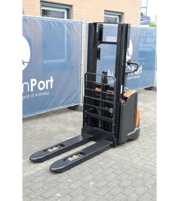 Stacker BT SWE140L Electric 1400kg 2.65m 2015 BT SWE140L 2015 2 image 9