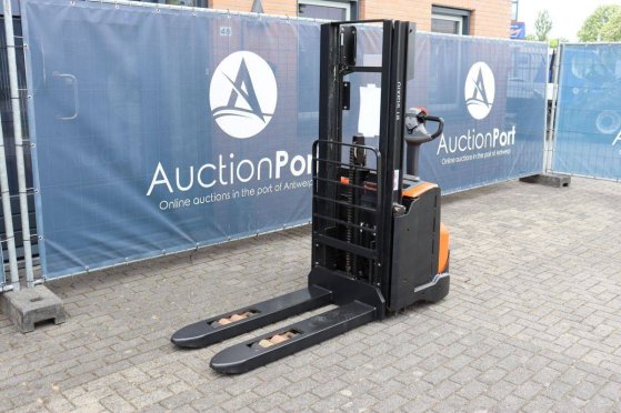 Stacker BT SWE140L Electric 1400kg 2.65m 2015 BT SWE140L 2015 2 image 9