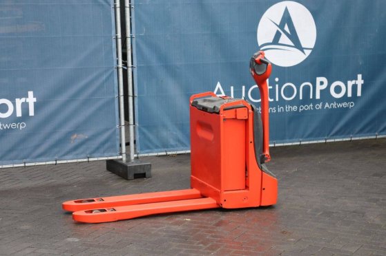 Linde Electric Pallet Truck 2 Pallet trucks image 9