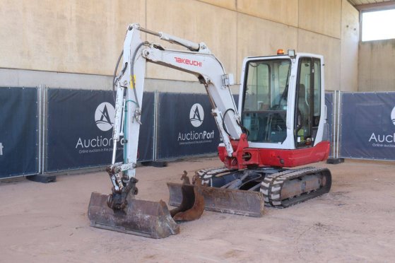 Crawler excavator Takeuchi TB235 Diesel 22kW 2019 TB235 2019 2 Crawler Excavators image 9