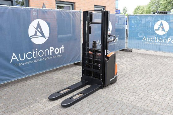Stacker BT SWE140L Electric 1400kg 2.65m 2015 BT SWE140L 2015 2 image 9