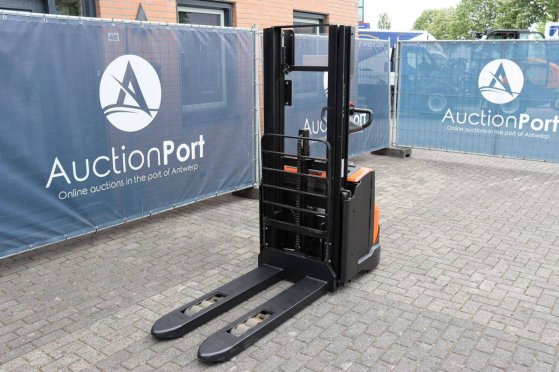 Stacker BT SWE140L Electric 1400kg 2.65m 2015 BT SWE140L 2015 2 image 9