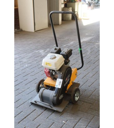 Giant GP1545G Petrol Vibratory Plate 2024 Giant GP1545G 2024 2 image 9