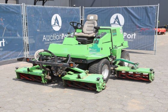 Ransomes Commander Diesel Ride-on Mower 1996 Ransomes Commander 1996 2 image 9