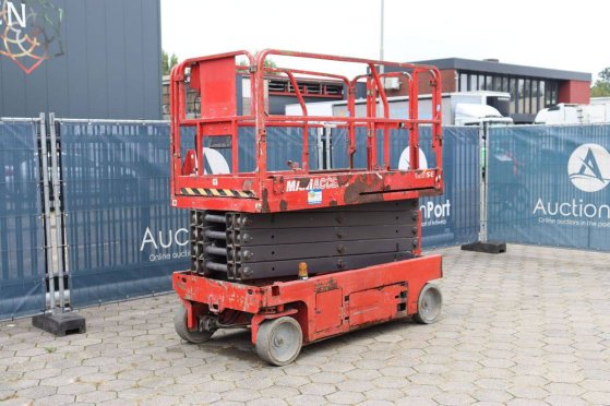 Manitou 120 SE Electric Scissor Lift 11.75m 2013 120 SE 2013 2 Scissor Lifts image 9