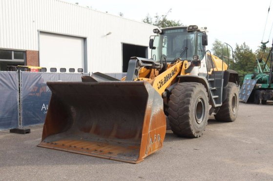 Liebherr L566 Diesel Wheel Loader 190kW 2014 L566 2014 2 Wheel Loaders image 9