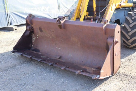 MF 860 Diesel backhoe loader MF 860 2004 2 image 9