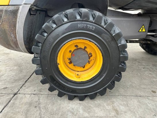 Tire crane Mecalac 12MTX Diesel 2016 Mecalac 12MTX 2016 2 Mobile Cranes image 9