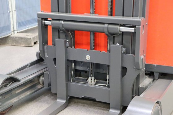 Linde R14-01 Electric Reach Truck 1400kg 8.6m 2015 R14-01 2015 2 image 24
