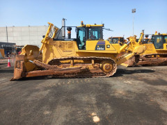 Komatsu D155A (4 pieces available - Abu Dhabi)