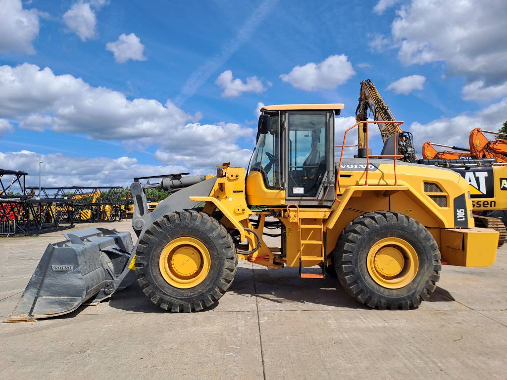 Volvo L105 image