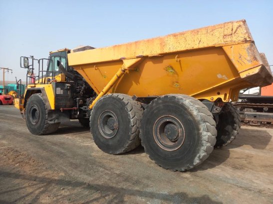 Komatsu HM400-3R (4 pcs available in Abu Dhabi) HM400-3R (4 pcs available in Abu Dhabi) 2017 2 Articulated Dump Trucks ima...