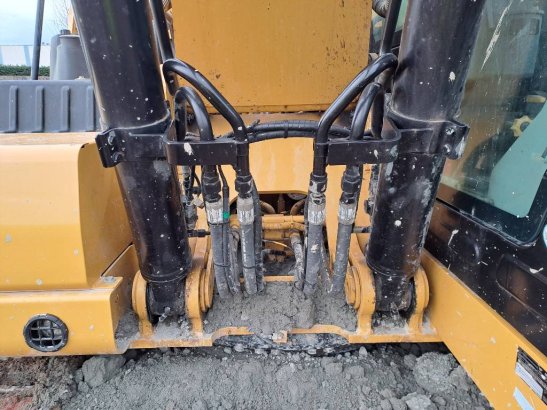 CAT 320 33 2018 2 Crawler Excavators image 9