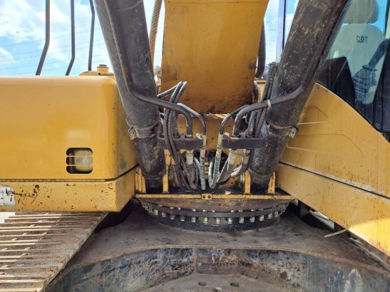 CAT 330DL UHD (21m UHD + standard boom) 42 2007 2 image 11