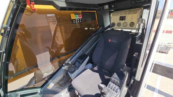 Grove GMK4100-1 (2pcs available in Qatar) GMK4100-1 (2pcs available in Qatar) 2017 2 Mobile Cranes image 3