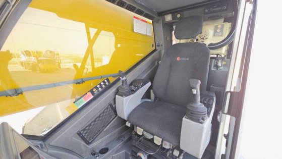 Grove GMK4100L-1 (2pcs available in Qatar) GMK4100L-1 (2pcs available in Qatar) 2017 2 Mobile Cranes image 12