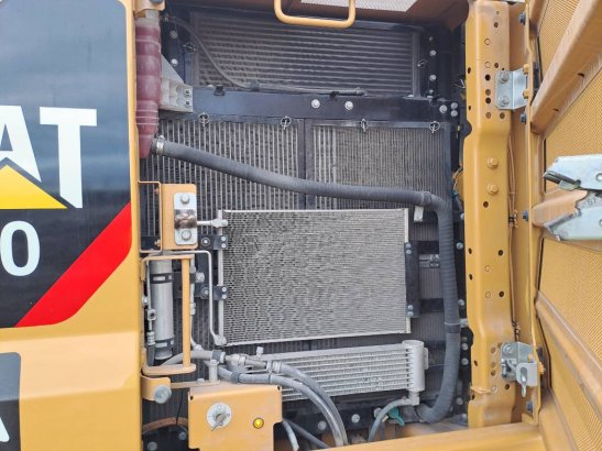 CAT 320 33 2018 2 Crawler Excavators image 12
