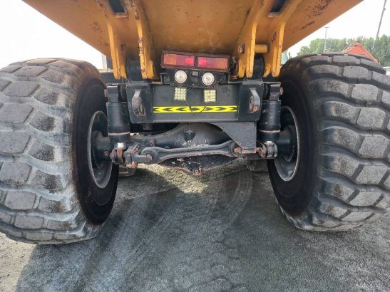 Komatsu HM400-3R (4 pcs available in Abu Dhabi) HM400-3R (4 pcs available in Abu Dhabi) 2017 2 Articulated Dump Trucks ima...