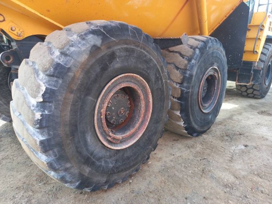 Komatsu HM400-3R (4 pcs available in Abu Dhabi) HM400-3R (4 pcs available in Abu Dhabi) 2017 2 Articulated Dump Trucks ima...