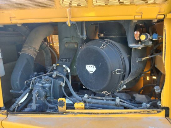 Komatsu D155A-6R (4pcs available for sale in Abu Dhabi) 10194 2024 2 Dozers image 14