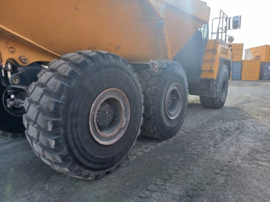 Komatsu HM400-3R (4 pcs available in Abu Dhabi) HM400-3R (4 pcs available in Abu Dhabi) 2017 2 Articulated Dump Trucks ima...