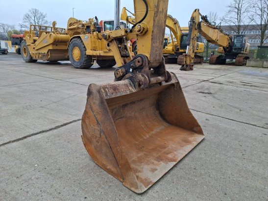 CAT 325FLCR (Full Trimble 3D GPS) 38 2016 2 Crawler Excavators image 15