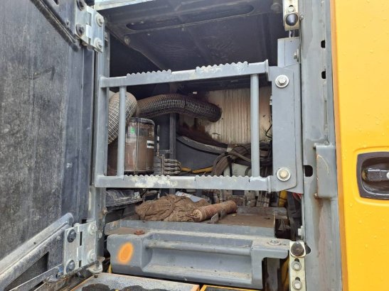 Liebherr R946LC R946LC 2018 2 Crawler Excavators image 15