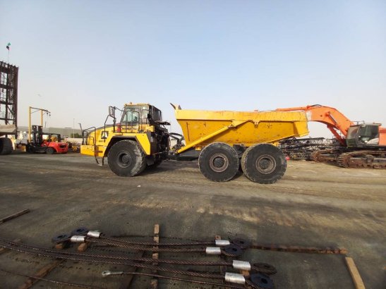 Komatsu HM400-3R (4 pcs available in Abu Dhabi) HM400-3R (4 pcs available in Abu Dhabi) 2017 2 Articulated Dump Trucks ima...