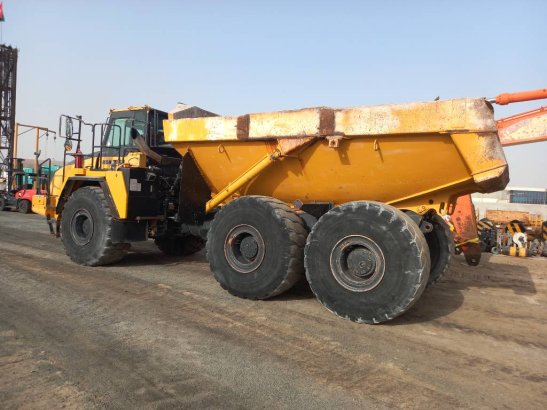 Komatsu HM400-3R (4 pcs available in Abu Dhabi) HM400-3R (4 pcs available in Abu Dhabi) 2017 2 Articulated Dump Trucks ima...