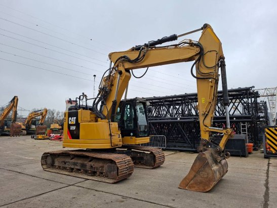 CAT 325 FLR (Full Trimble 3D GPS) 38 2016 2 Crawler Excavators image 3