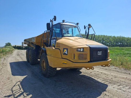 CAT 725C2 725C2 2016 2 Articulated Dump Trucks image 3