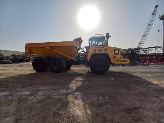 Komatsu HM400-3R (4 pcs available in Abu Dhabi) HM400-3R (4 pcs available in Abu Dhabi) 2017 2 Articulated Dump Trucks ima...