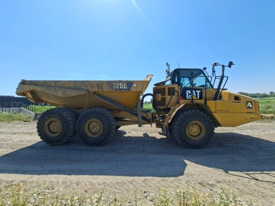 CAT 725C2 725C2 2016 2 Articulated Dump Trucks image 4