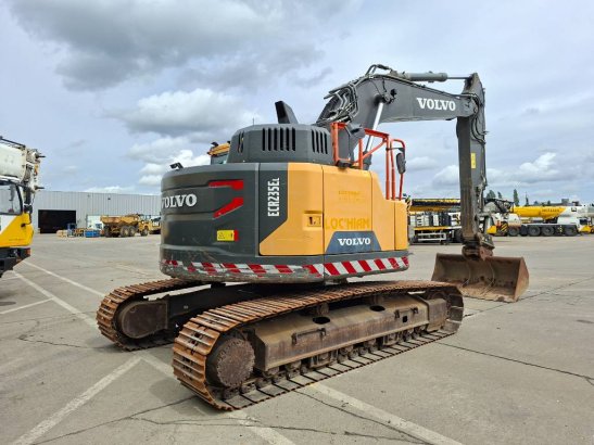 Volvo ECR235EL (+3 Buckets) ECR235EL (+3 Buckets) 2017 2 image 5