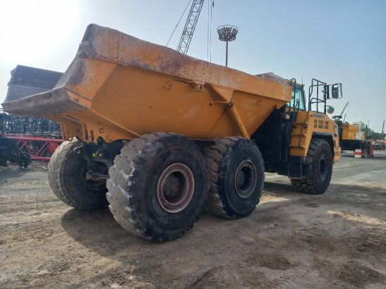 Komatsu HM400-3R (4 pcs available in Abu Dhabi) HM400-3R (4 pcs available in Abu Dhabi) 2017 2 Articulated Dump Trucks ima...