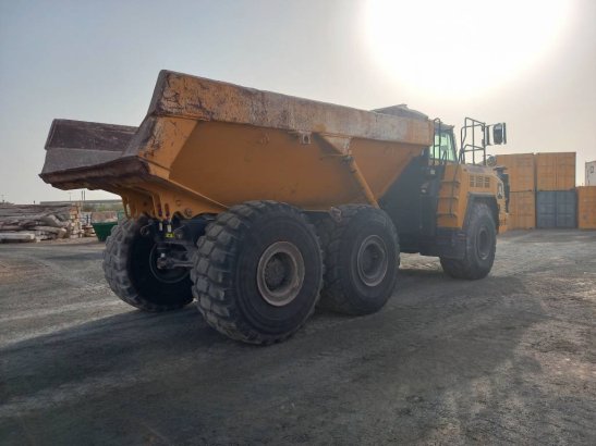 Komatsu HM400-3R (4 pcs available in Abu Dhabi) HM400-3R (4 pcs available in Abu Dhabi) 2017 2 Articulated Dump Trucks ima...