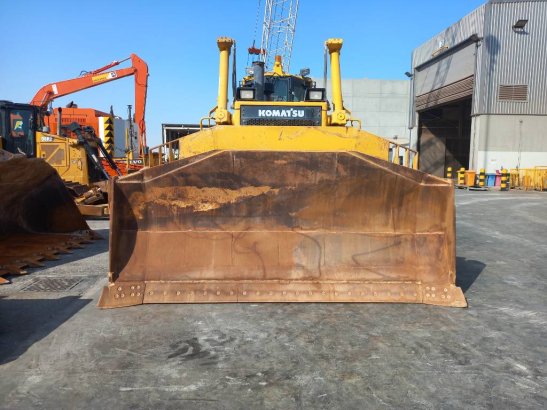 Komatsu D155A-6R (4 pcs available for sale in Abu Dhabi) 10194 2024 2 Dozers image 6