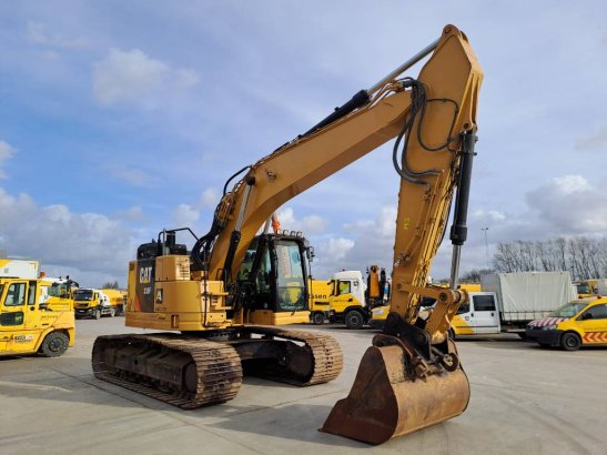 CAT 335 F L CR 43 2016 2 Crawler Excavators image 6