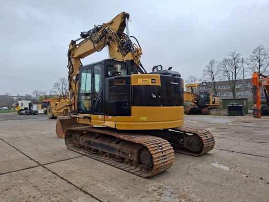 CAT 325FLCR (Full Trimble 3D GPS) 38 2016 2 Crawler Excavators image 6