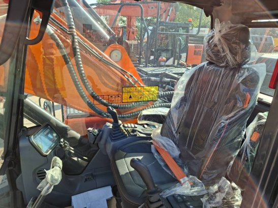 Develon DX225LC-7 Develon DX225LC-7 2023 2 Crawler Excavators image 7