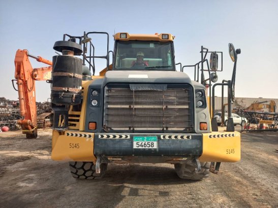 Komatsu HM400-3R (4 pcs available in Abu Dhabi) HM400-3R (4 pcs available in Abu Dhabi) 2017 2 Articulated Dump Trucks ima...