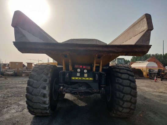 Komatsu HM400-3R (4 pcs available in Abu Dhabi) HM400-3R (4 pcs available in Abu Dhabi) 2017 2 Articulated Dump Trucks ima...