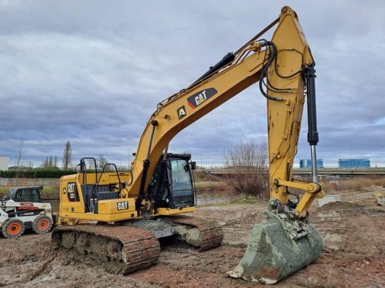 CAT 320 33 2018 2 Crawler Excavators image 6