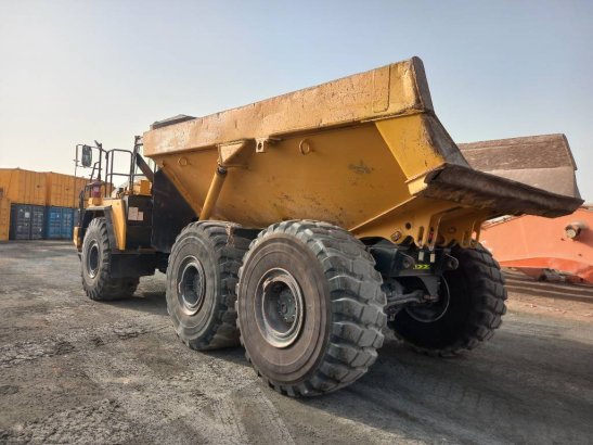 Komatsu HM400-3R (4 pcs available in Abu Dhabi) HM400-3R (4 pcs available in Abu Dhabi) 2017 2 Articulated Dump Trucks ima...