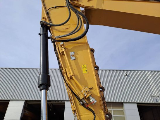 CAT 335 F L CR 43 2016 2 Crawler Excavators image 8