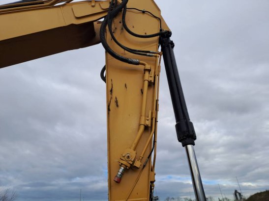 CAT 320 33 2018 2 Crawler Excavators image 22