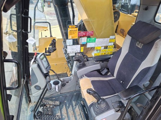 CAT 325FLCR (Full Trimble 3D GPS) 38 2016 2 Crawler Excavators image 8