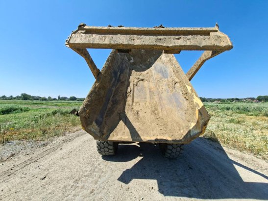 CAT 725C2 725C2 2016 2 Articulated Dump Trucks image 8